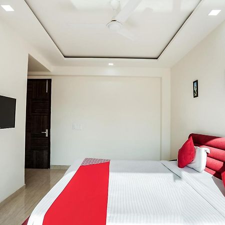 Oyo 65118 Hotel Vatika グルガウン エクステリア 写真