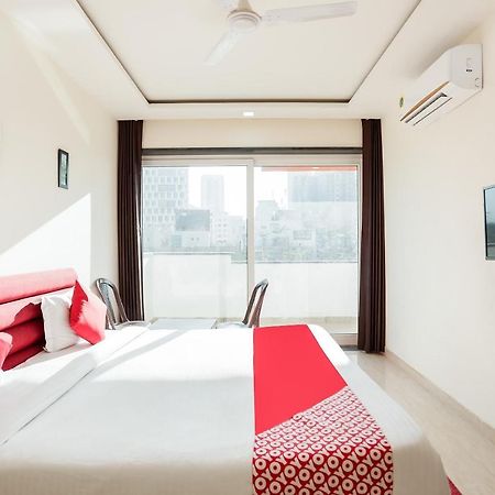 Oyo 65118 Hotel Vatika グルガウン エクステリア 写真