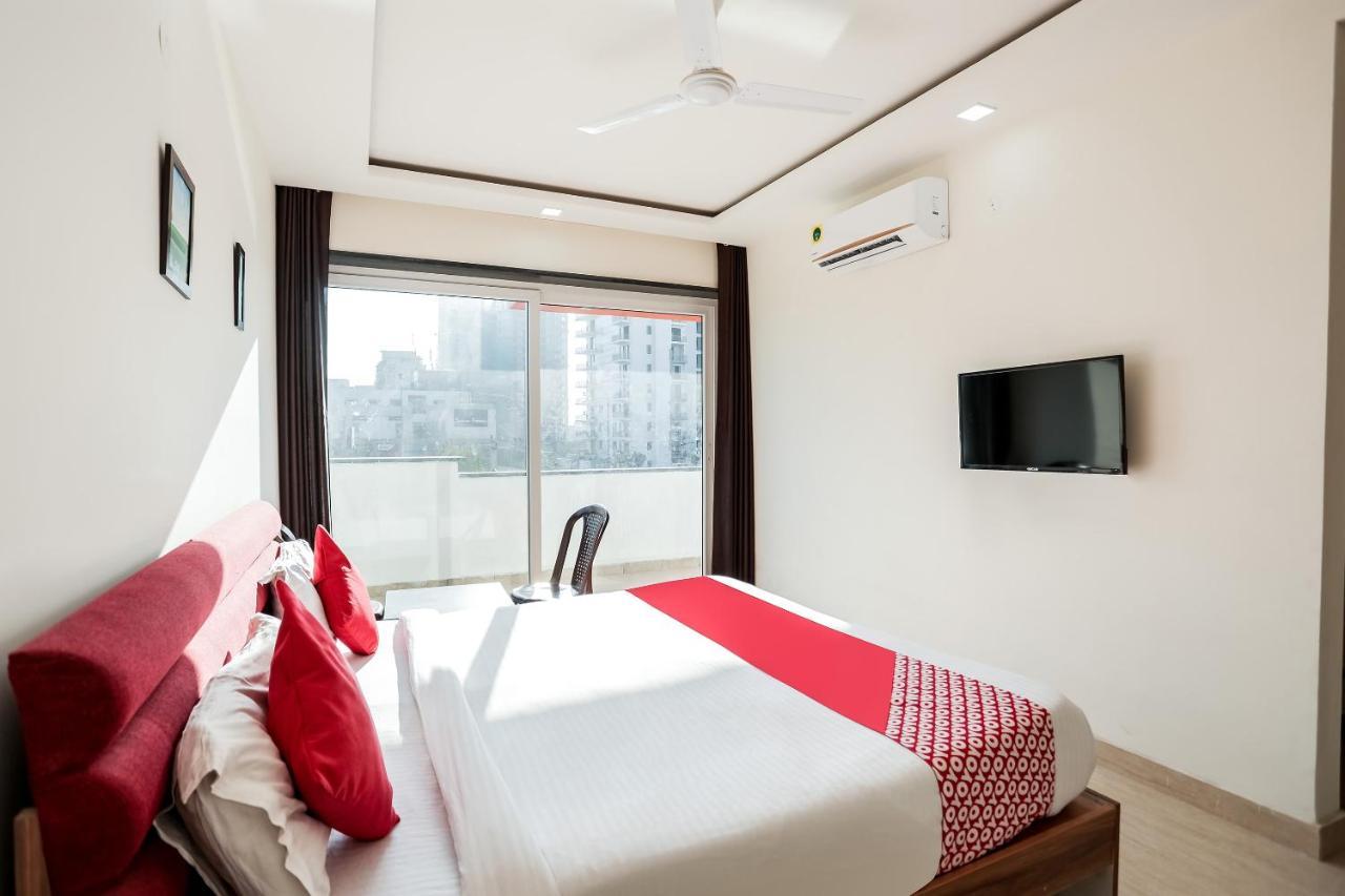 Oyo 65118 Hotel Vatika グルガウン エクステリア 写真