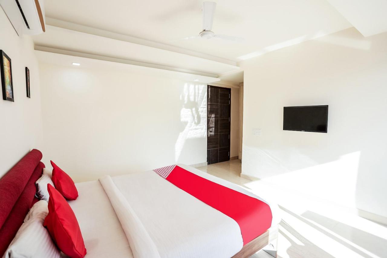 Oyo 65118 Hotel Vatika グルガウン エクステリア 写真