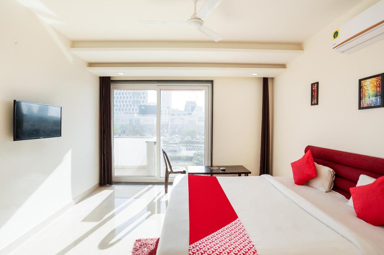 Oyo 65118 Hotel Vatika グルガウン エクステリア 写真