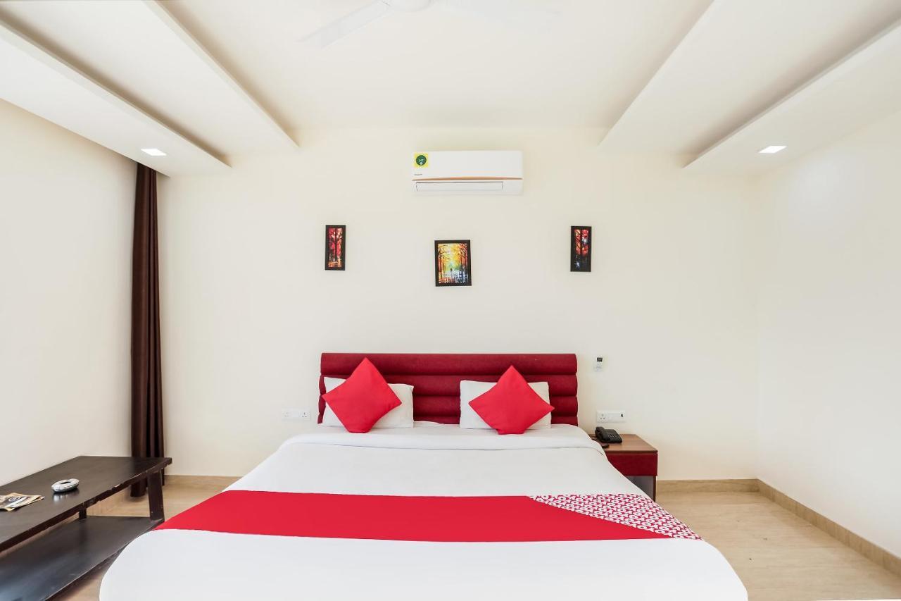 Oyo 65118 Hotel Vatika グルガウン エクステリア 写真