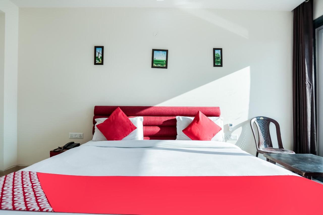 Oyo 65118 Hotel Vatika グルガウン エクステリア 写真